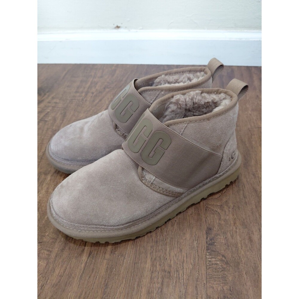 UGG Neumel 2 Graphic Womens Sz 7 Beige Suede Shearling Chukka Boots
